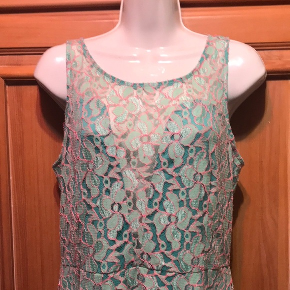 Floral Lace Sleeveless Top - Green - Picture 1 of 9